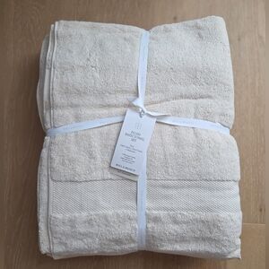 The Boll and Branch Plush Bath Towel Set in natural